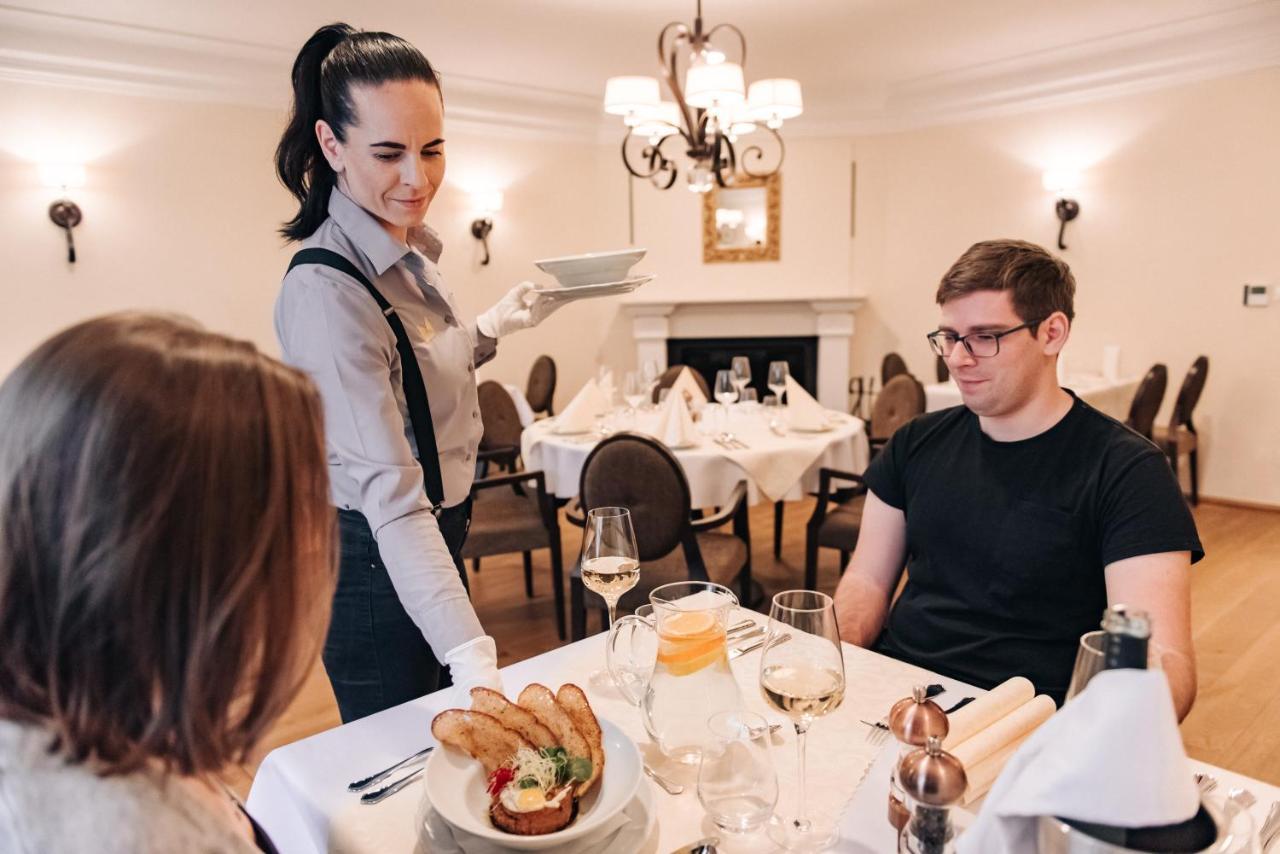 Krone Svätý Jur Buitenkant foto
